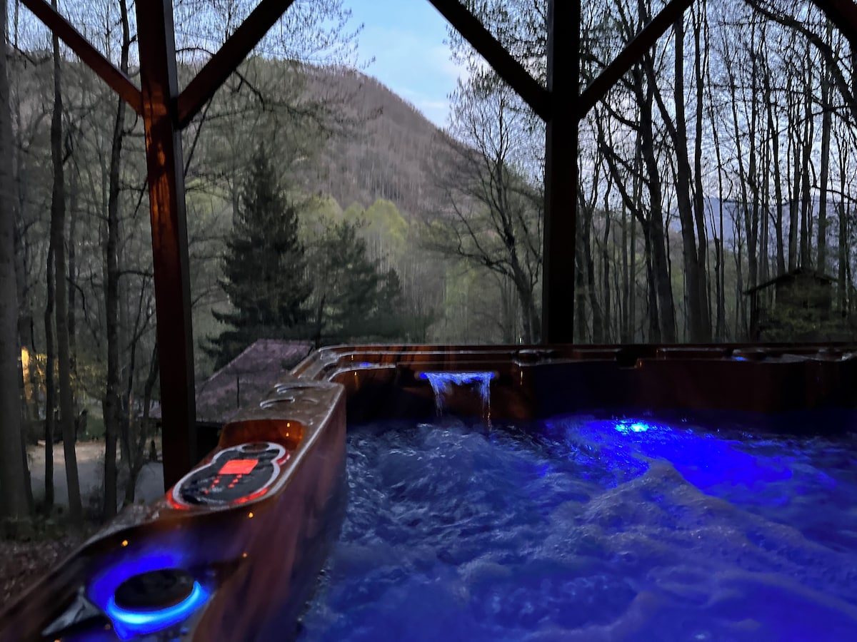 Mountain view from the retreat house hot tub near Waynesville, NC